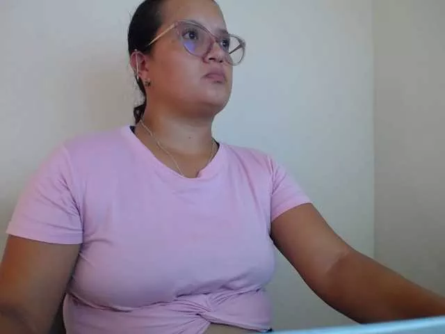 alejandra- on BongaCams