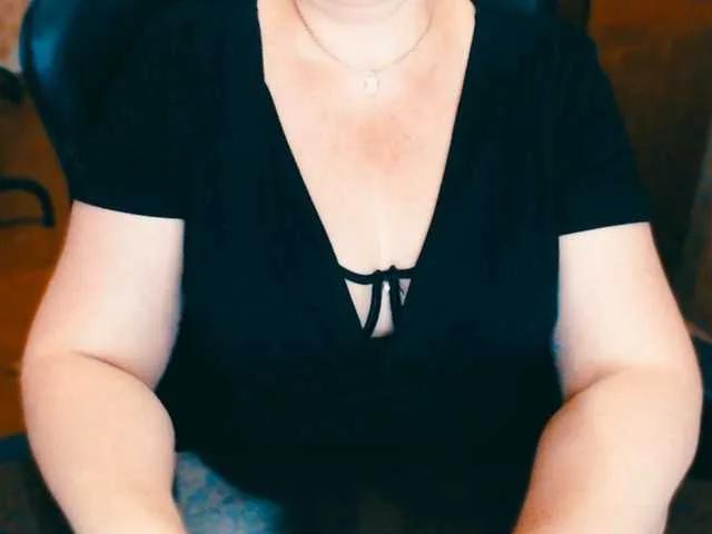 Freechat Alisa1917 on BongaCams