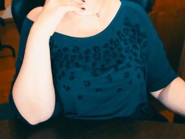 Freechat Alisa1917 on BongaCams