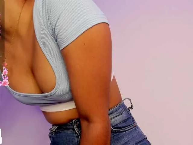 Offline Alysson-18 on BongaCams