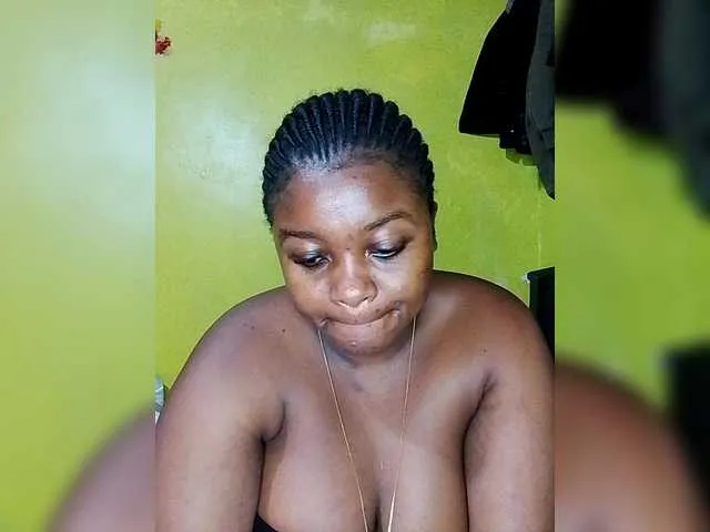 bigtitsqueen33 on BongaCams