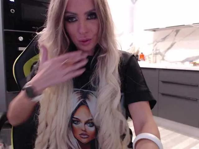 Offline blondalina on BongaCams