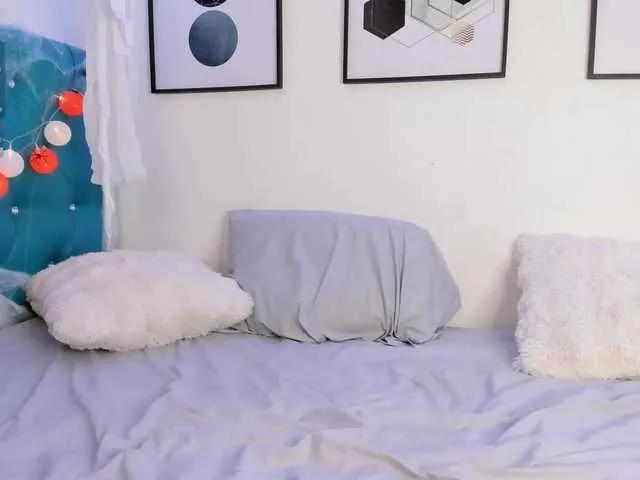 Offline candyluna on BongaCams