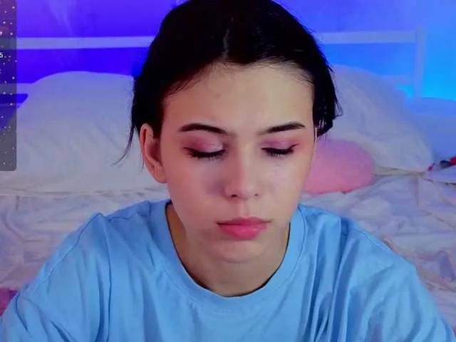 Freechat CoralineJones on BongaCams