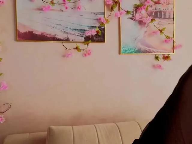 Offline CrimsonAura on BongaCams