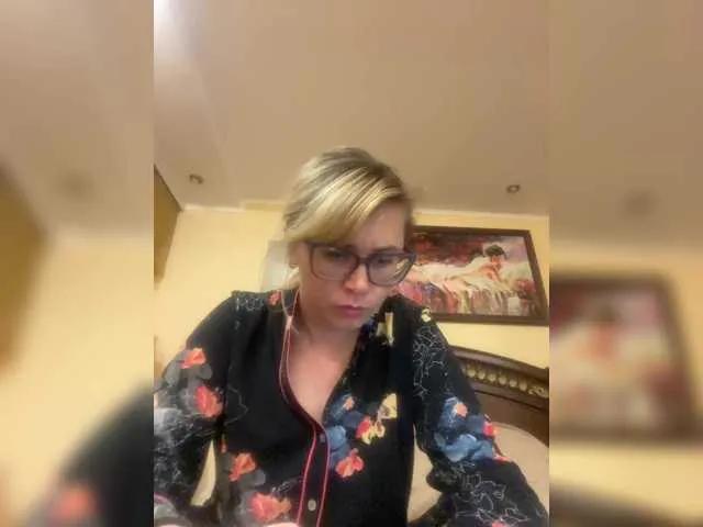 Offline Crystal00Girl on BongaCams