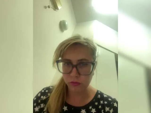 Offline Crystal00Girl on BongaCams