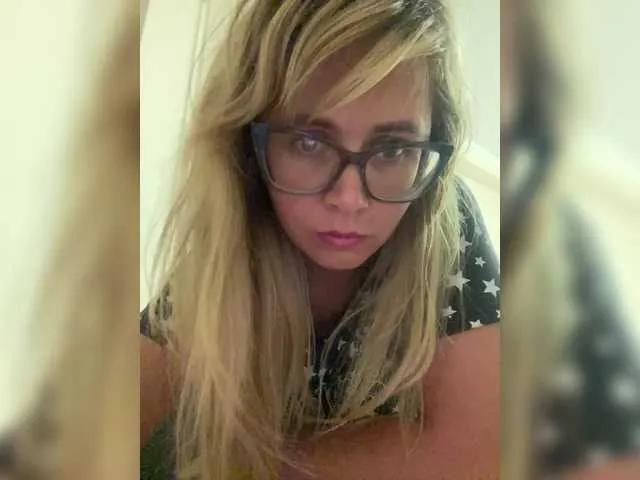 Offline Crystal00Girl on BongaCams