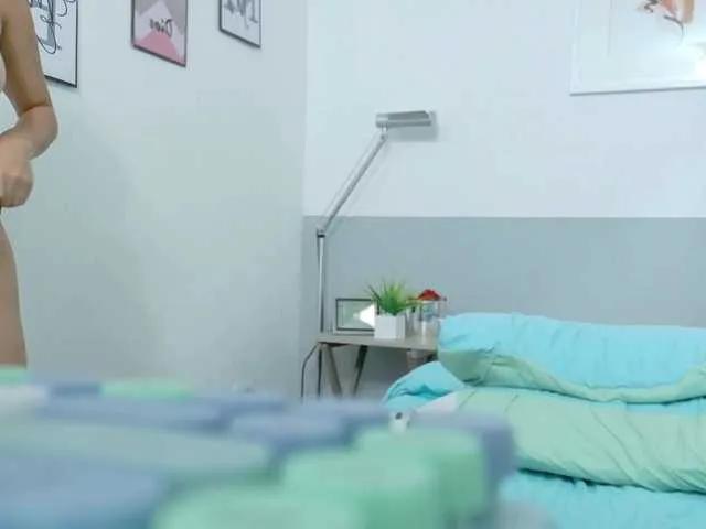 Offline cutepetitee on BongaCams