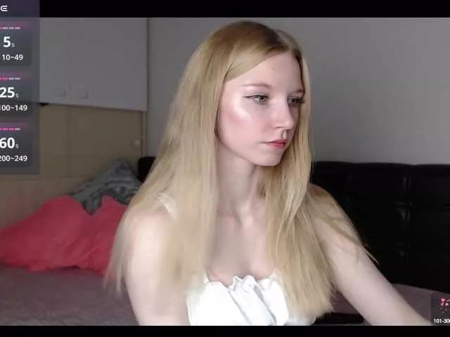 Offline cutieblondegirl on BongaCams