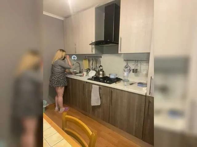 Freechat Donut-red on BongaCams