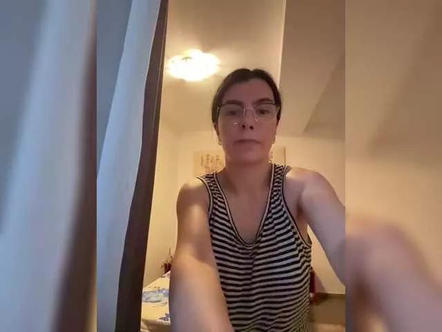 Offline Elinor21 on BongaCams