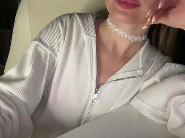 Offline emisun on BongaCams