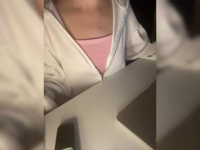 Offline emisun on BongaCams