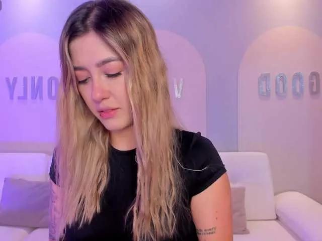 Offline EveBenson on BongaCams