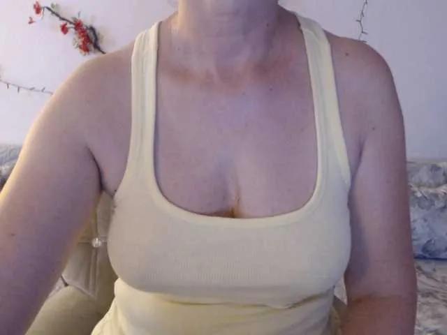 goodSnowQueen on BongaCams 