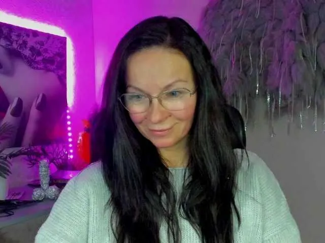 HelenSHOW1 on BongaCams