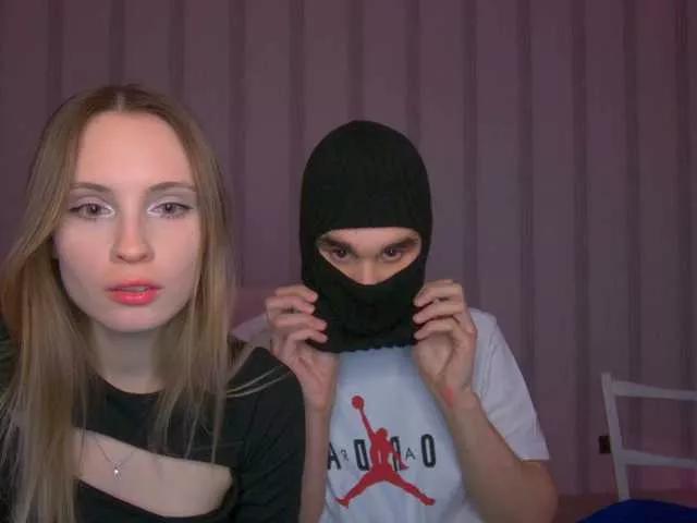 Offline hollyJoys on BongaCams