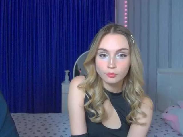 Offline hollyJoys on BongaCams