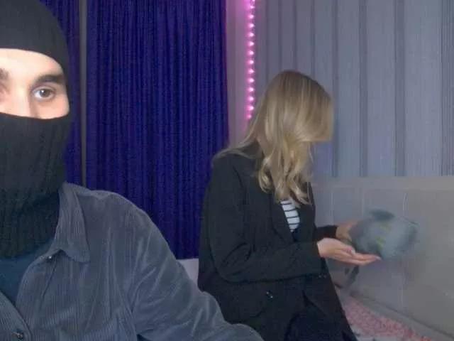 Offline hollyJoys on BongaCams