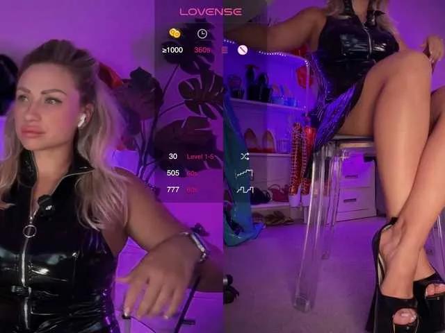 Freechat HomePussy1 on BongaCams