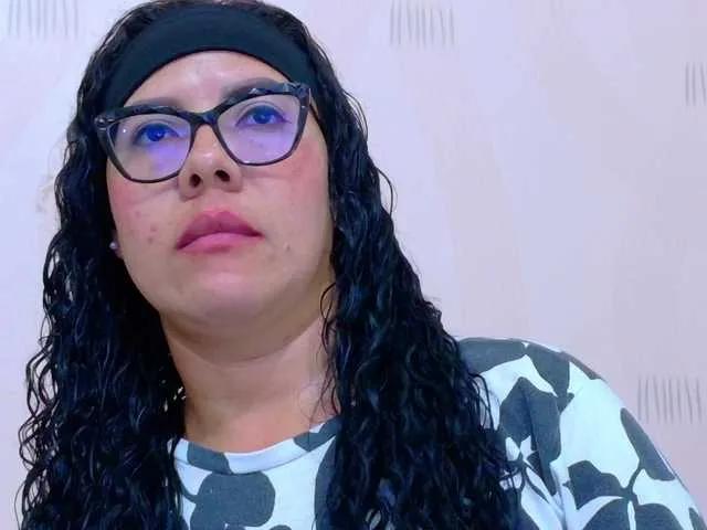 Freechat Hotlatinateacher on BongaCams