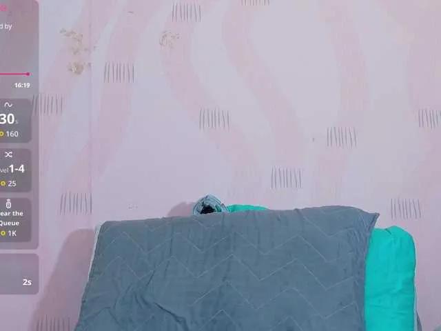 Freechat Hotlatinateacher on BongaCams