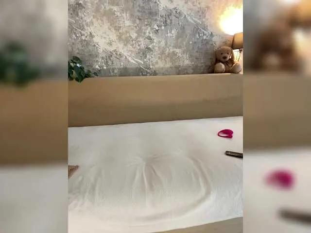 Freechat Incredible123 on BongaCams