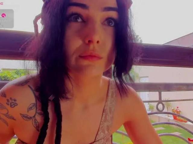 Freechat ingridblondy94 on BongaCams
