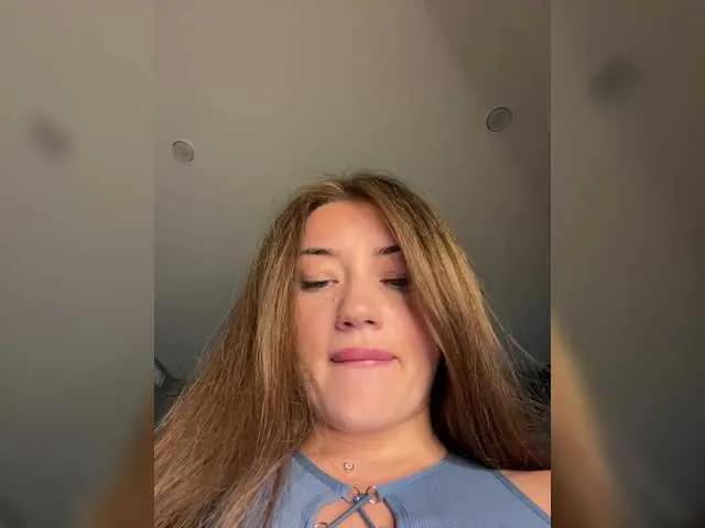 Offline juicy-peachh on BongaCams