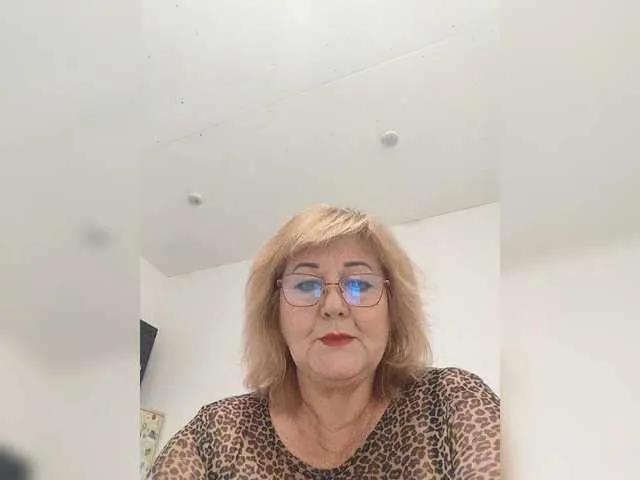 Offline KarinkaSweet on BongaCams