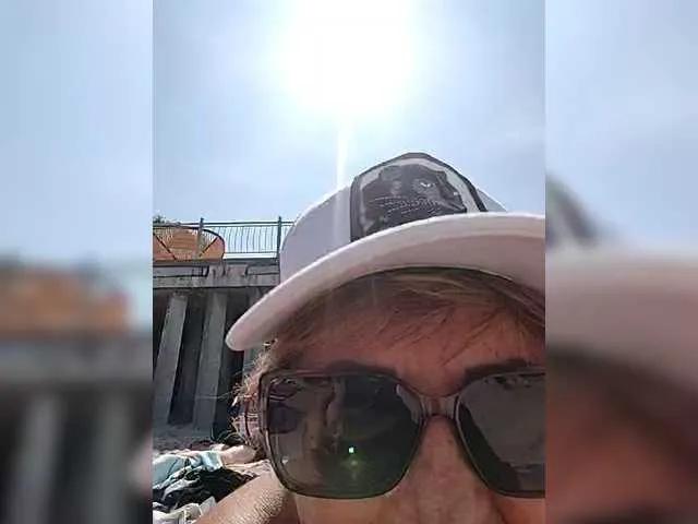 Offline KarinkaSweet on BongaCams