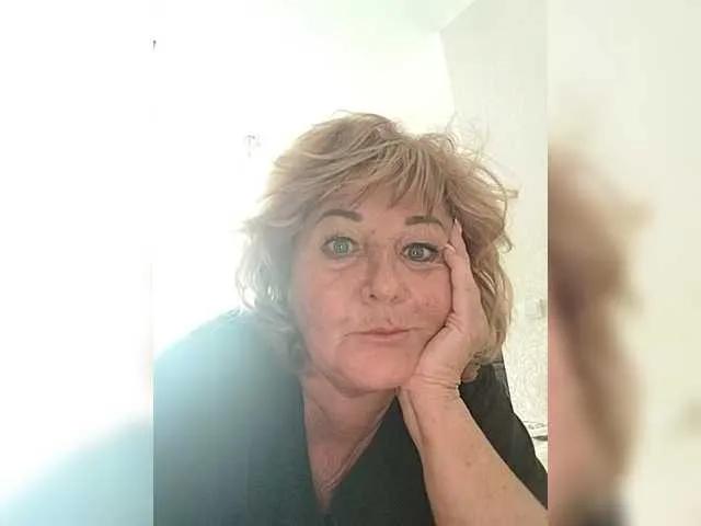 Offline KarinkaSweet on BongaCams