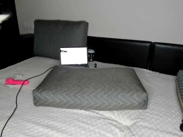 Freechat KerryBelly on BongaCams