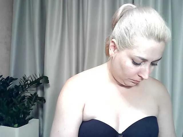 Offline KickaIricka on BongaCams