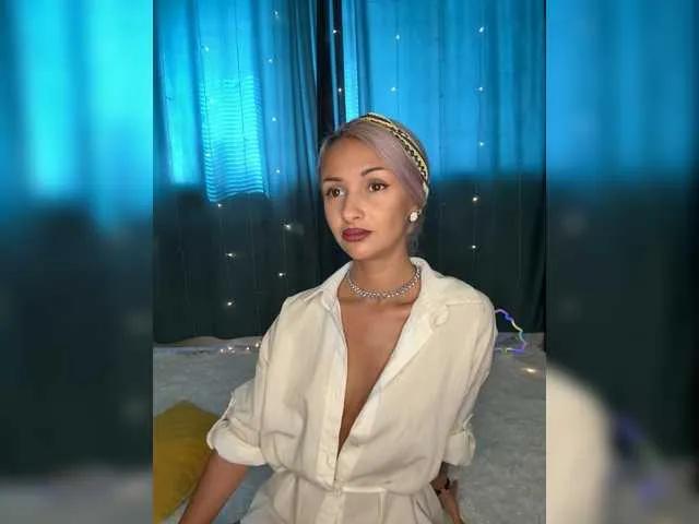 Offline KiraWhite on BongaCams