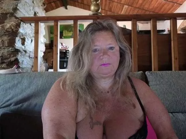 lady-vamp on BongaCams