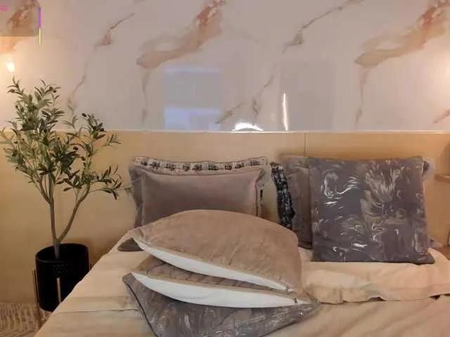 Offline leathompson1 on BongaCams