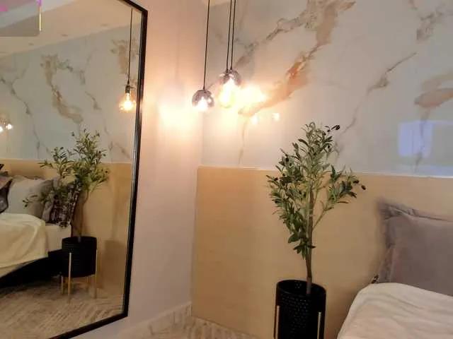 Offline leathompson1 on BongaCams