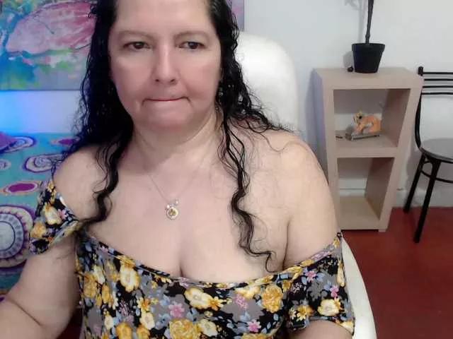 Offline leonela on BongaCams