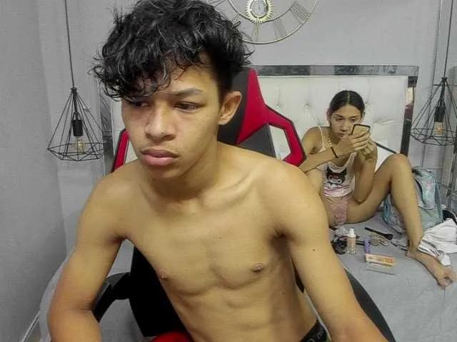 Offline leslieanddrako on BongaCams