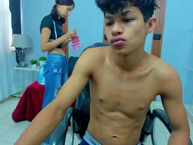 Offline leslieanddrako on BongaCams