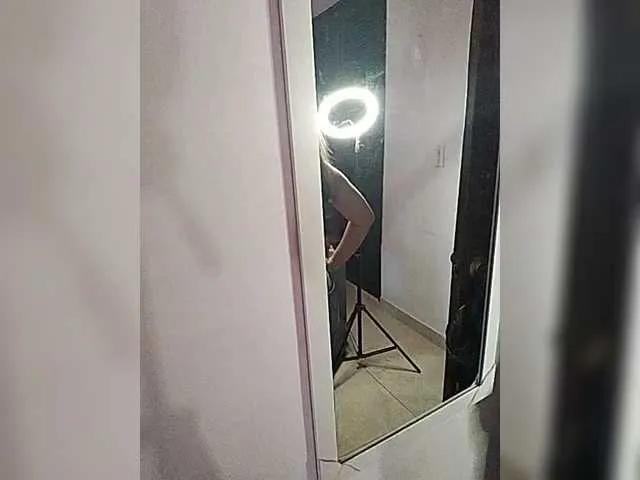 Offline littleDanni on BongaCams