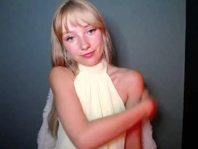 Offline LuciaLovely on BongaCams