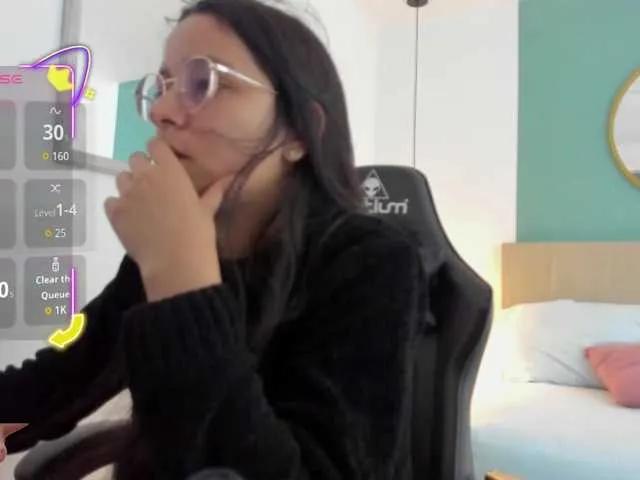 Freechat lucy-blue28 on BongaCams