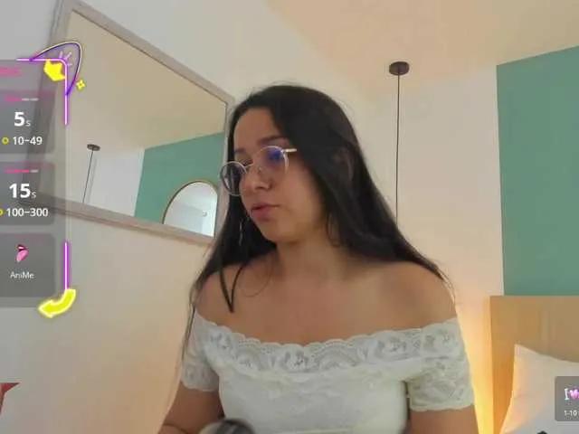 Freechat lucy-blue28 on BongaCams