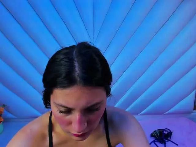 BongaCams LunaBennett is Freechat LunaBennett — I like to do everything from sensual and erotic shows to games and challenges. There is nothing that I like more to do that my spectators laugh and have fun. I also love fashion and makeup, and I love experimenting with new looks and styles.