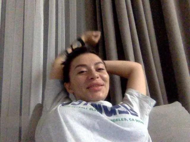 Offline Lunadesire on BongaCams