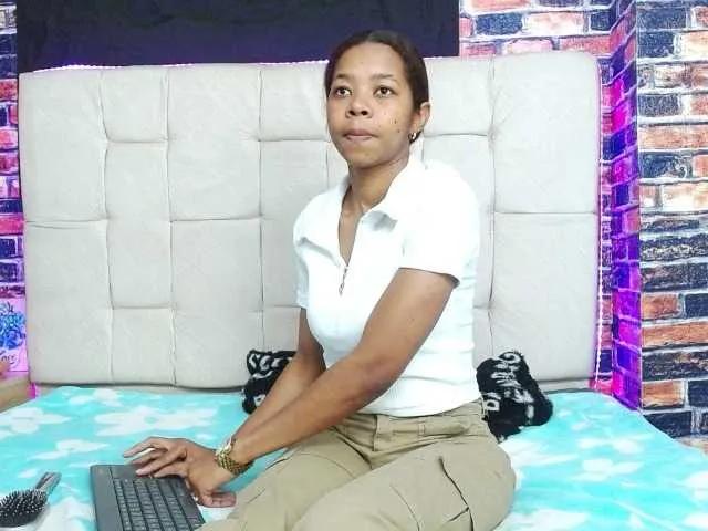 Freechat marilunabrown303av on BongaCams