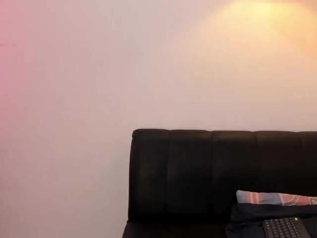 Freechat Milfandrea on BongaCams